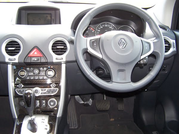 2011 Renault Koleos Privelege internal dash steering wheel