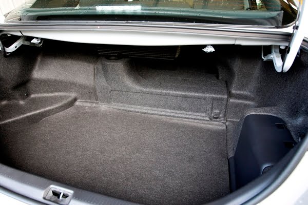 2010 Toyota Hybrid Camry boot space