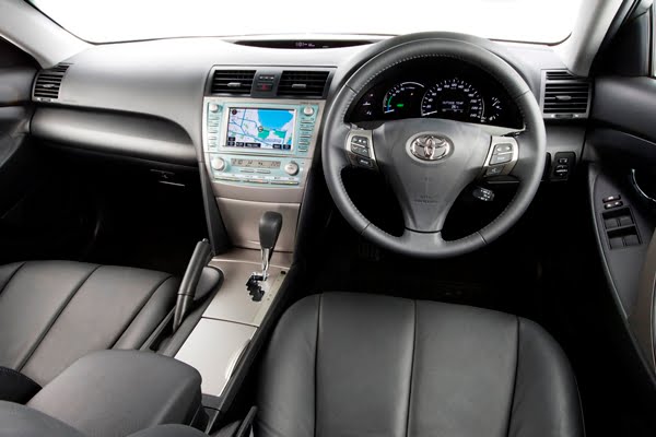 2010 Toyota Hybrid Camry Luxury interior