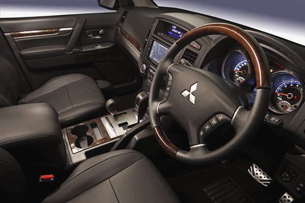 2011 Mitsubishi Pajero Exceed 3.2 DiD FRONT SEATS