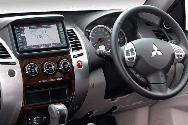 Mitsubishi Triton GLX-R 4WD Dual Cab Ute internal Challenger displayed dash