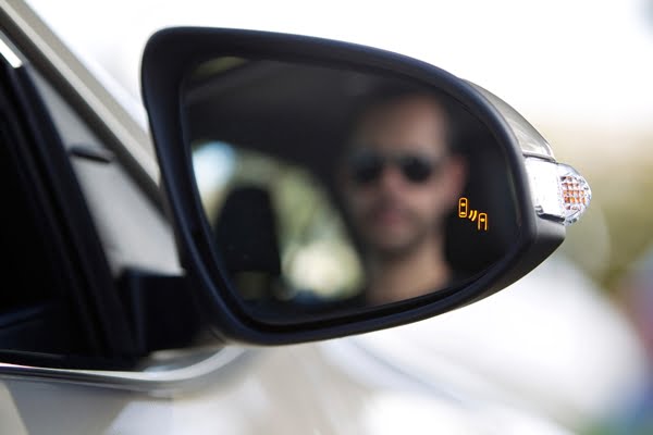 2012 Toyota Camry Atara SL blind spot monitor