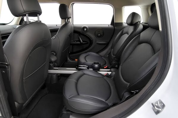 Mini Cooper S Countryman FWD Photo 6 back seats 600 jpg