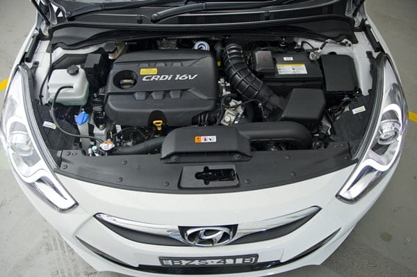 Hyundai I40 Review Hyundai I40 1 7 Crdi Active And The Hyundai I40 Elite 2 0 Gdi Anyauto