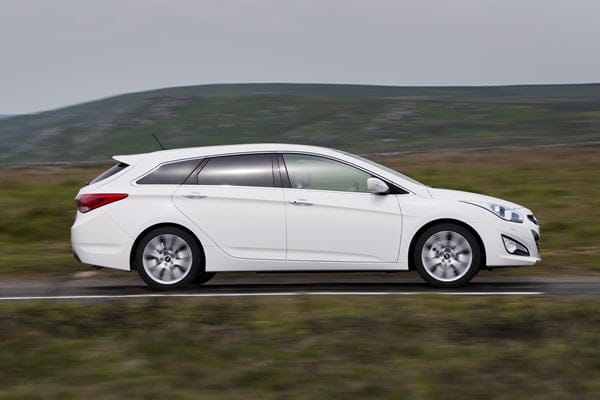 Hyundai I40 Review Hyundai I40 1 7 Crdi Active And The Hyundai I40 Elite 2 0 Gdi Anyauto