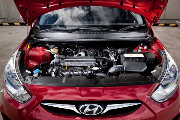 Hyundai Accent Active engine 1