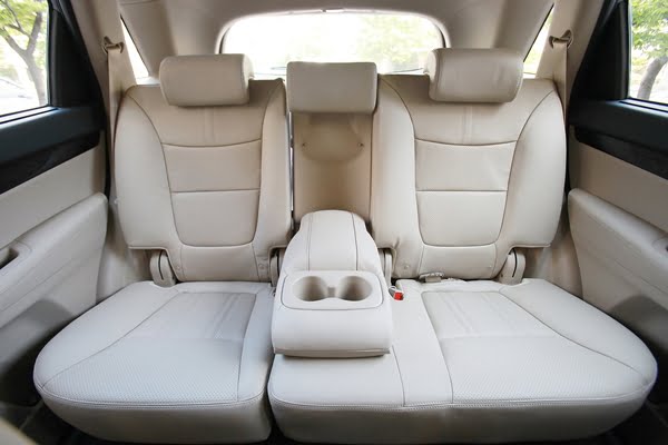 2012 new Kia Sorento 2.2L CRDi rear seats