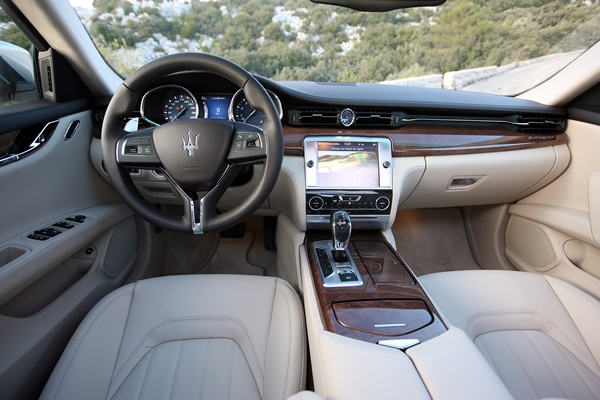 2013 Maserati Quattroporte V8 White_Interior