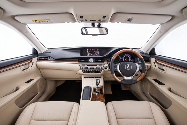 2013 Lexus ES 300h Sports Luxury