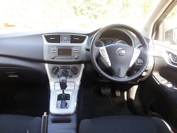 Nissan Pulsar Hatch ST-L Interior