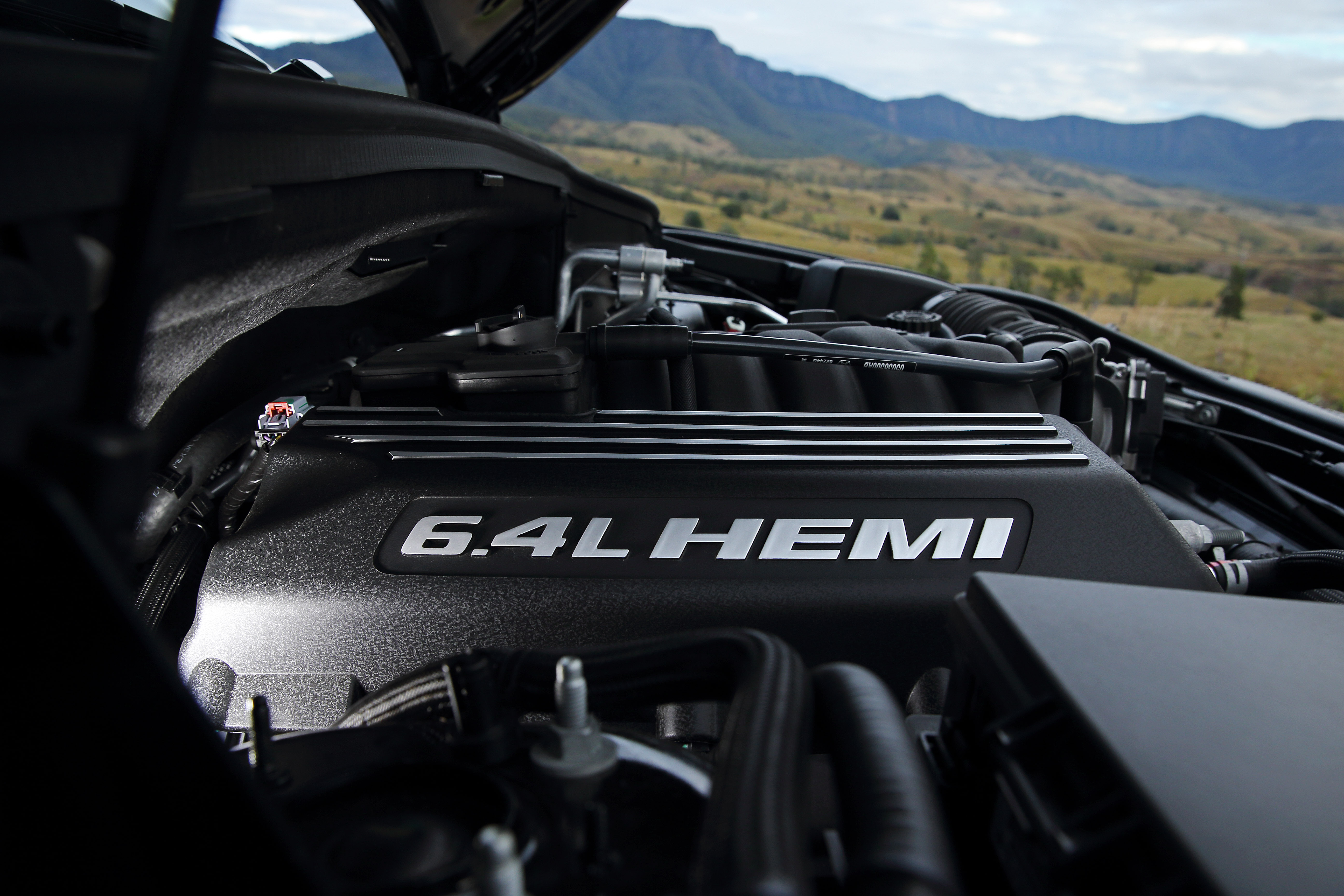 Grand Cherokee SRT 6.4L Hemi V8 engine