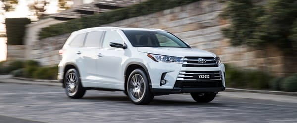 Toyota Kluger Grande front ext crop Toyota Kluger Grande
