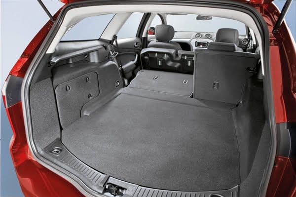 Ford focus station wagon trunk space
