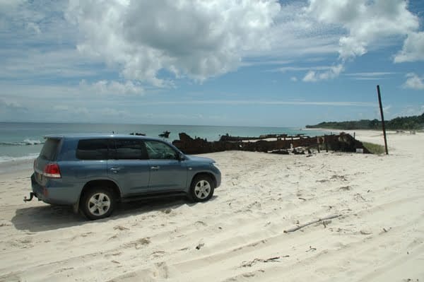 Toyota Land Cruiser 200 Series Sahara Turbo Diesel on Moreton Island 2