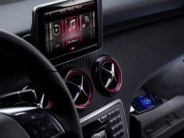Thanks to the Digital DriveStyle App and Drive Kit Plus the AppleÂ® iPhoneÂ® is seamlessly integrated into the user experience concept of the new Mercedes-Benz A-Class