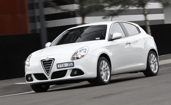 2013 Alfa Romeo Giulietta JTDm front