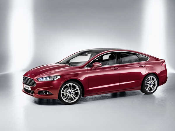 2014 Ford Mondeo hatch red