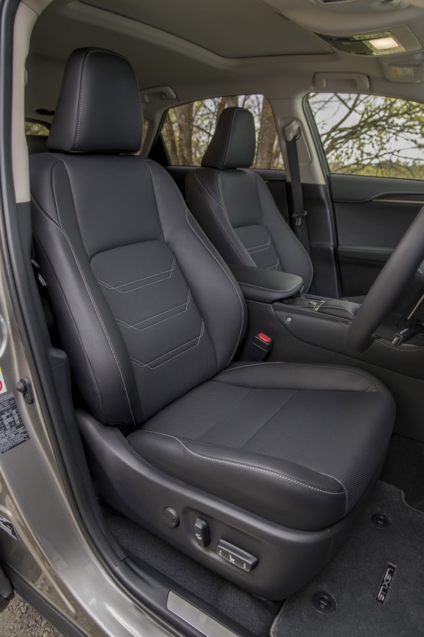 Lexus NX 300h Sport Luxury front seats