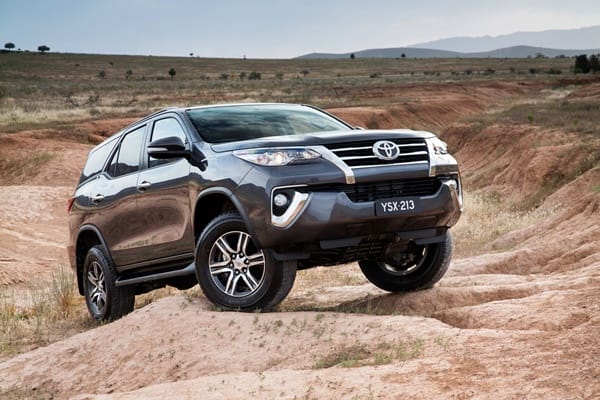  Toyota Fortuner. 