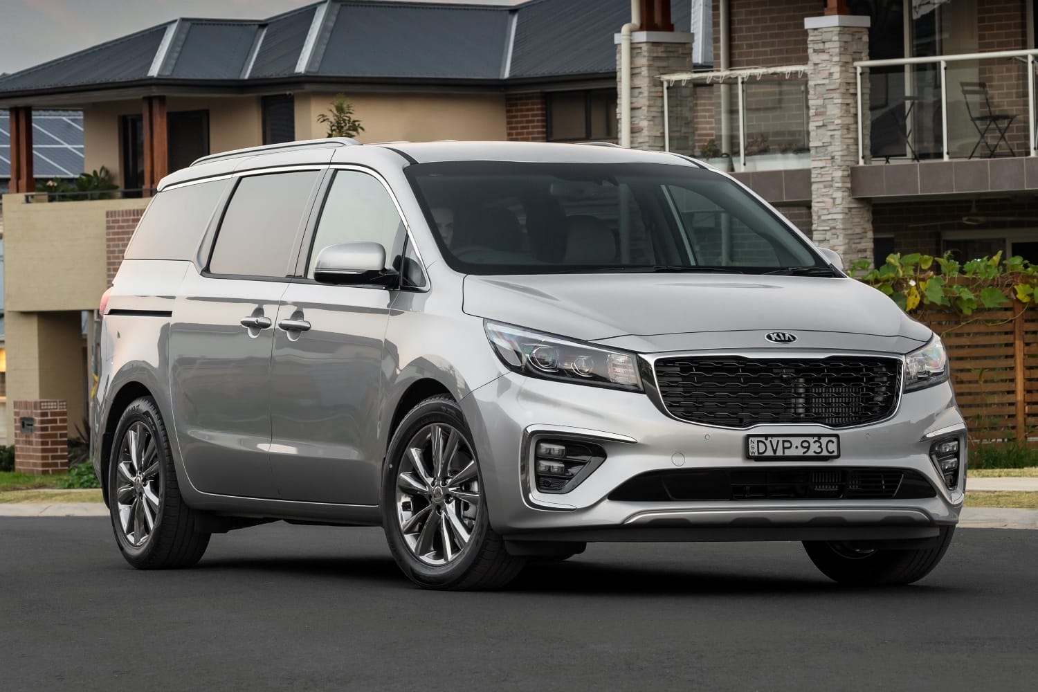 Купить новый киа карнивал. Kia Carnival 2018. Kia Carnival 3 2018. Минивэн Киа Карнивал 2018. Киа Карнивал 19 года.