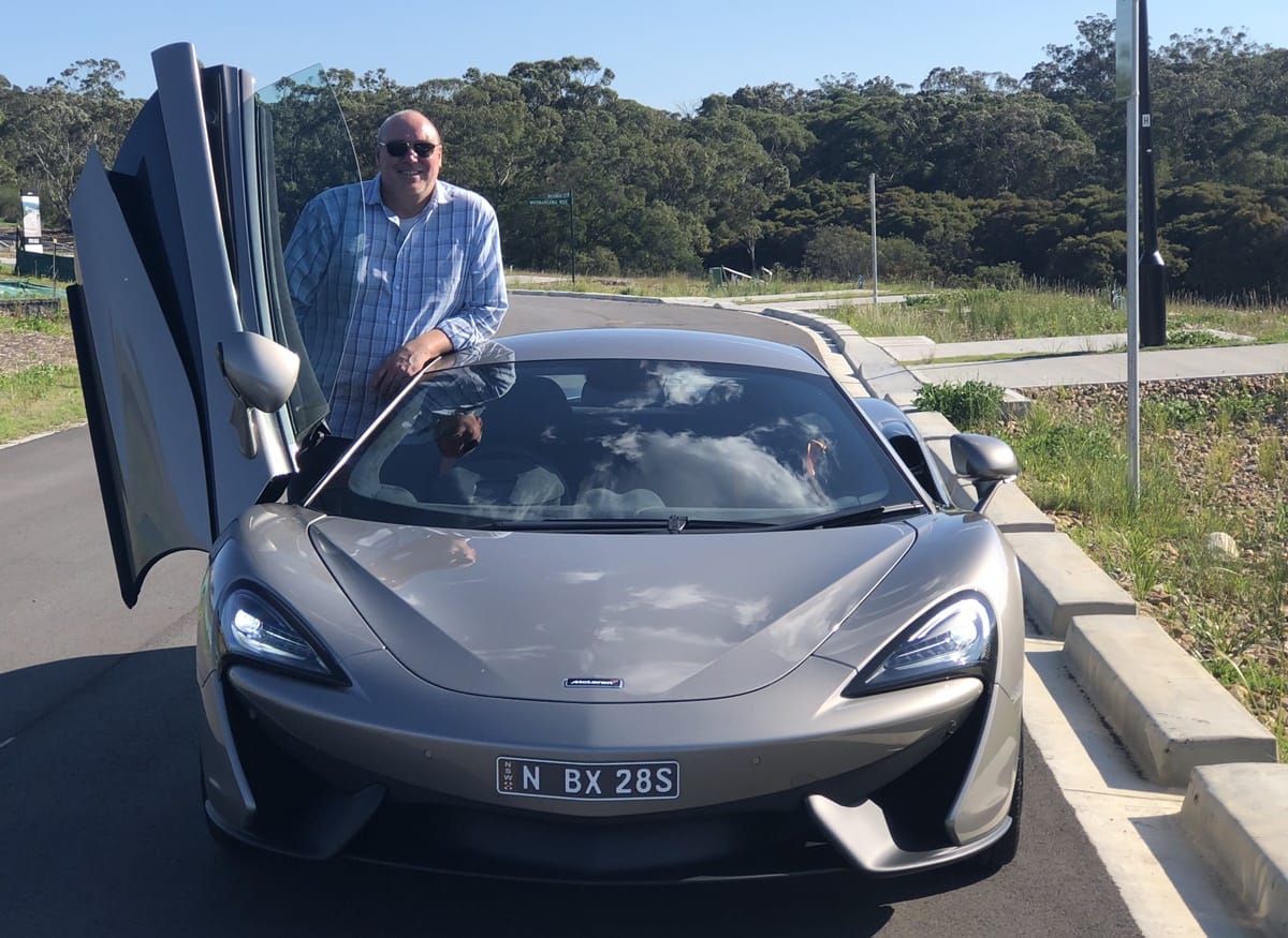 McLaren 540C Coupé door up front