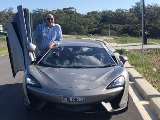 McLaren 540C Coupé door up front
