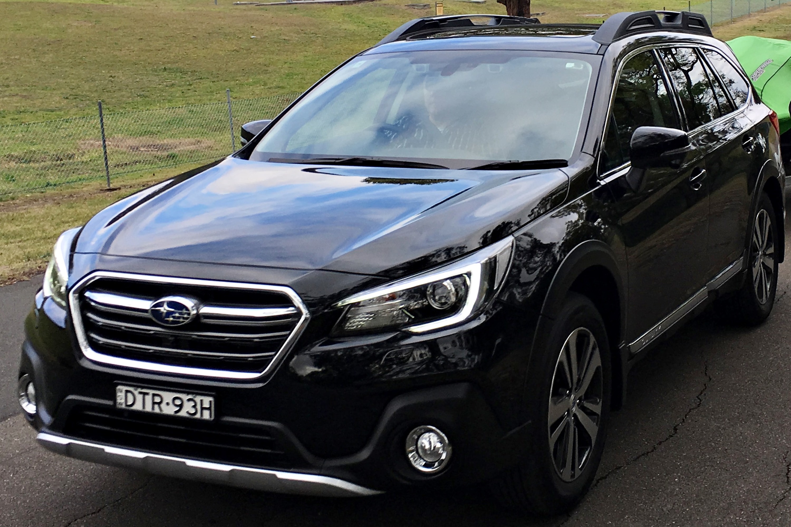 2018 COTY Outback 3.6 R front 34 2