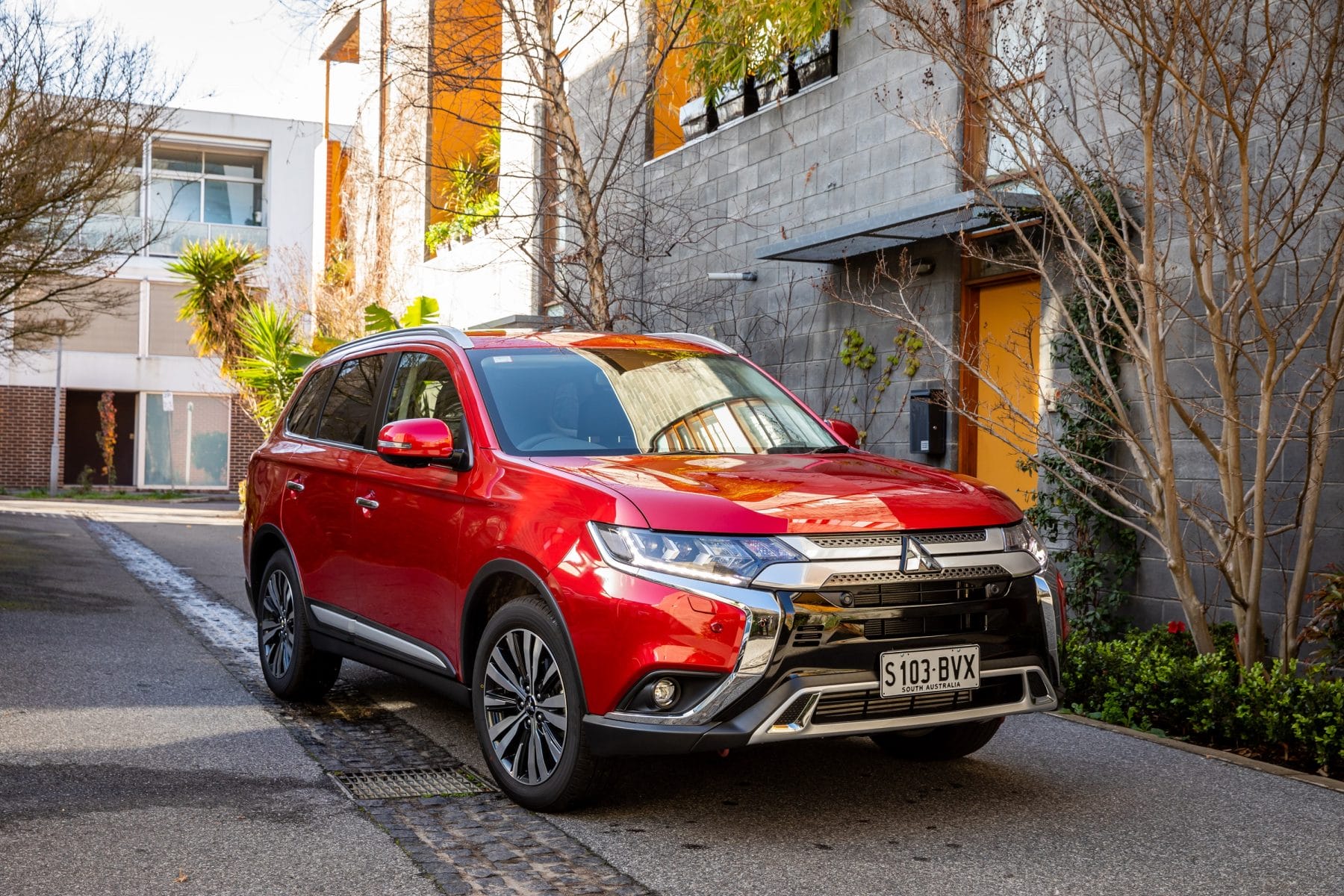 19 Mitsubishi Outlander Exceed Awd Suv Review Anyauto