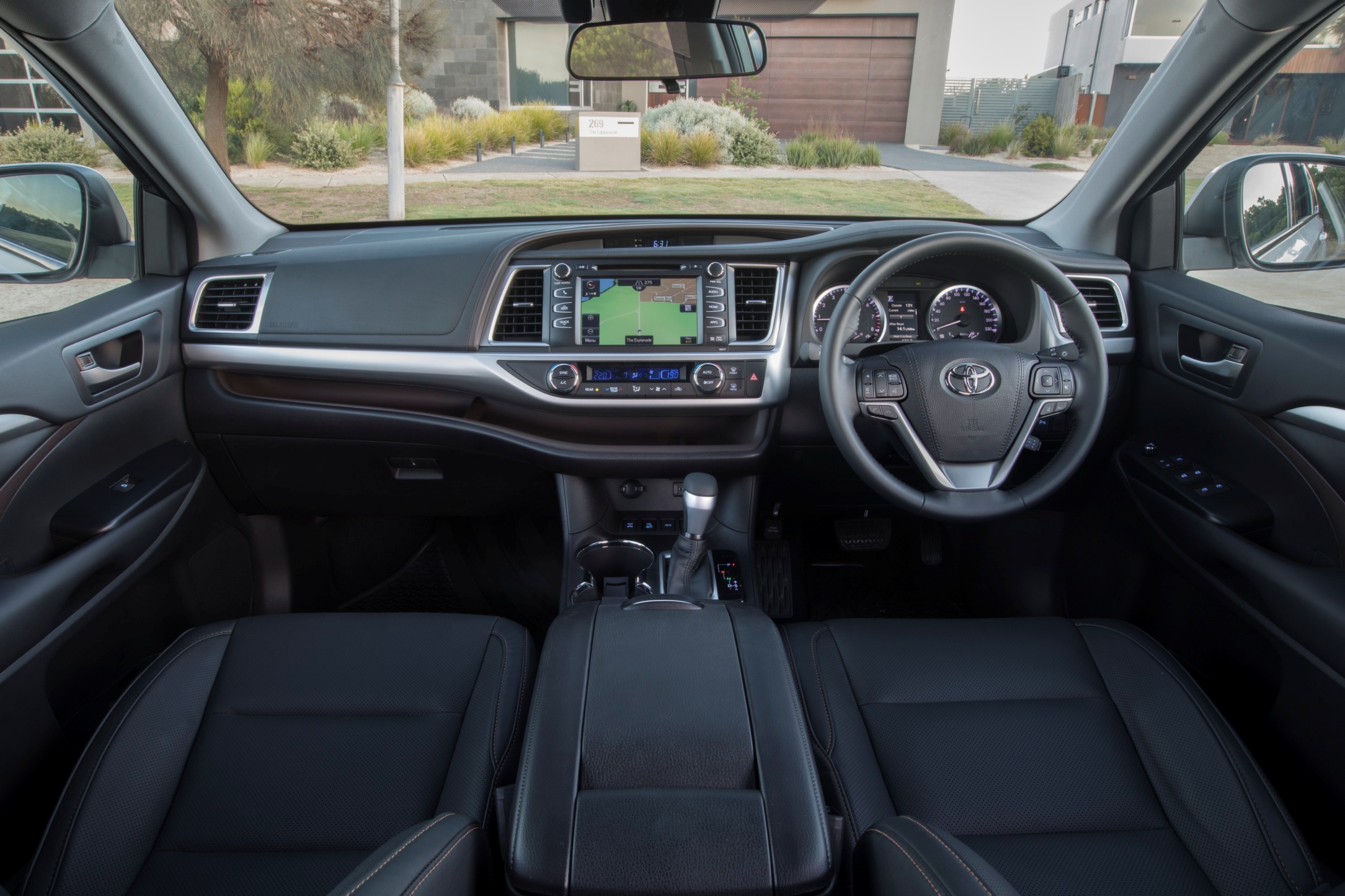 2019 Toyota Kluger Black Edition interior