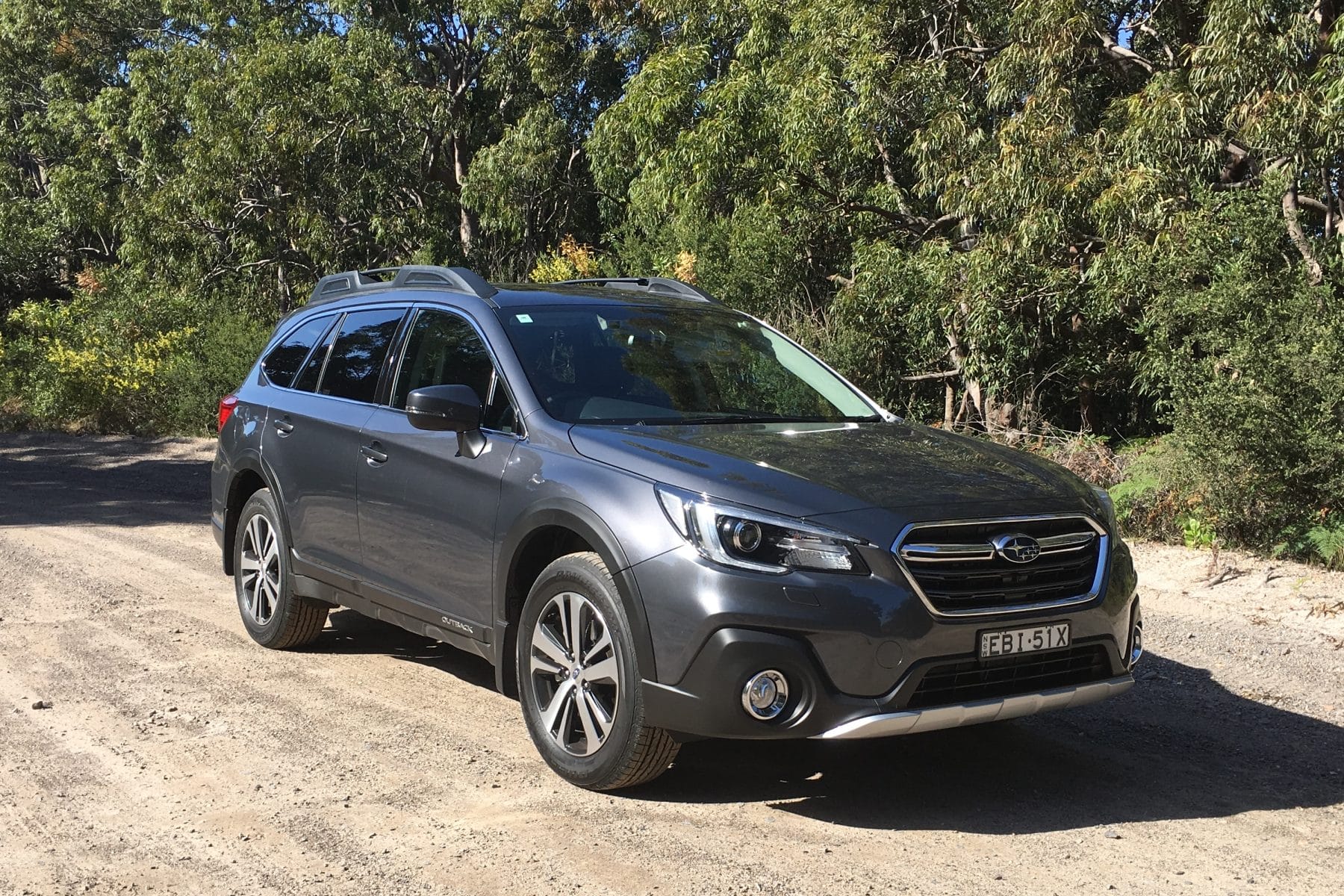 2019 Subaru Outback 2.5i Premium front qtr