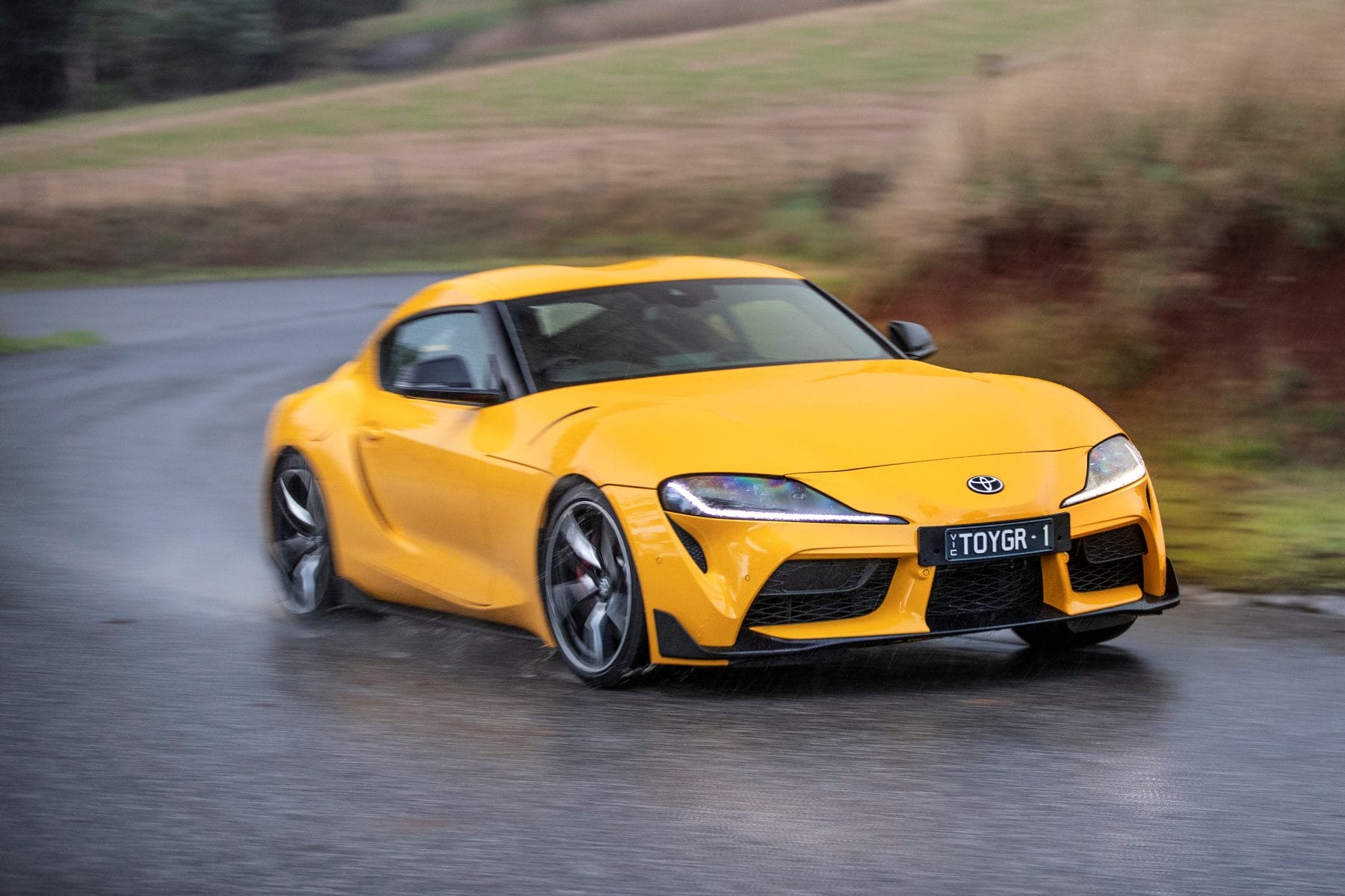 Toyota gr Supra 2020 желтая