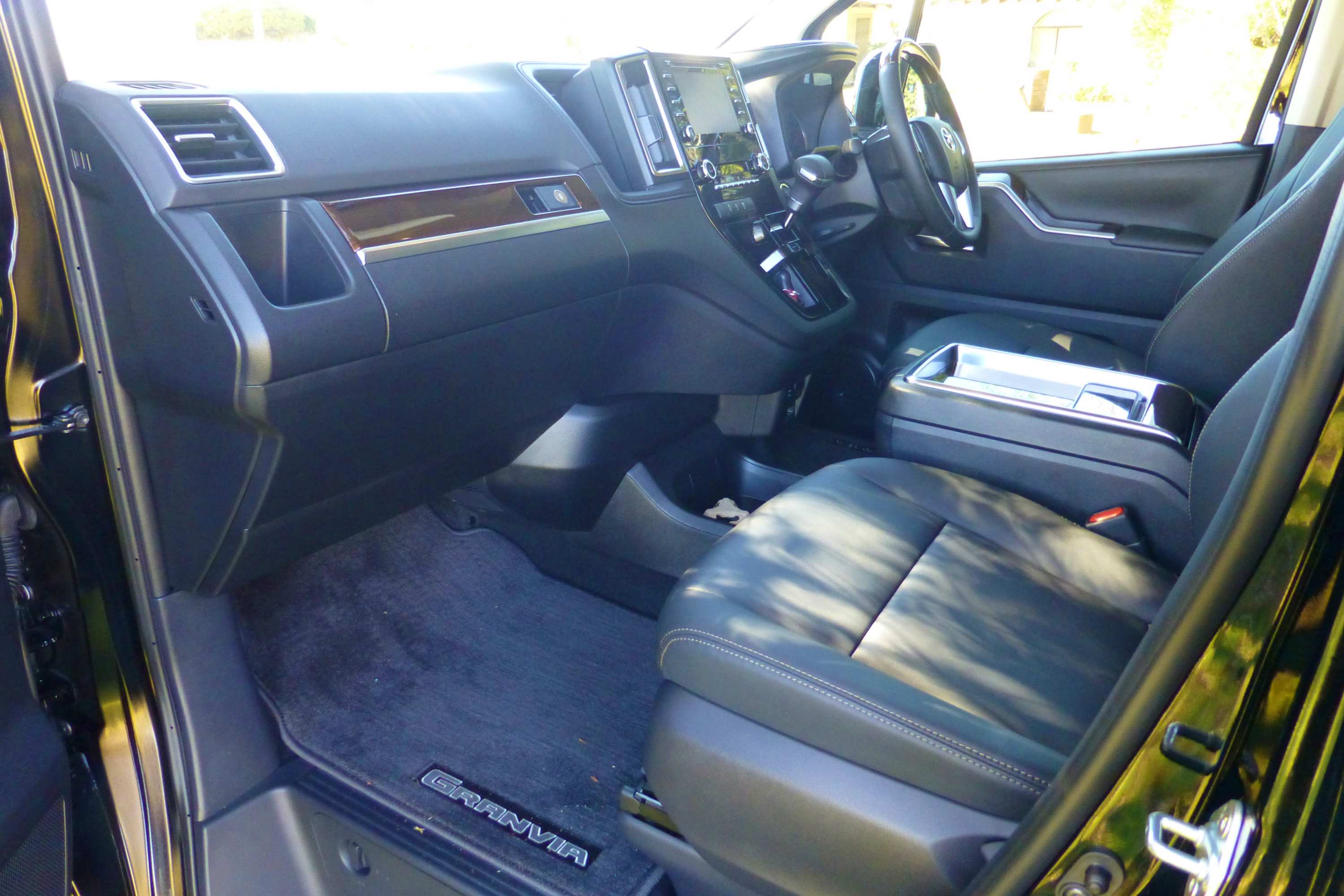 2019 Toyota Granvia VX 2 Interior