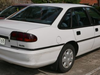 1997_Toyota_Lexcen_(T5)_CSi_sedan_(2015-11-11)