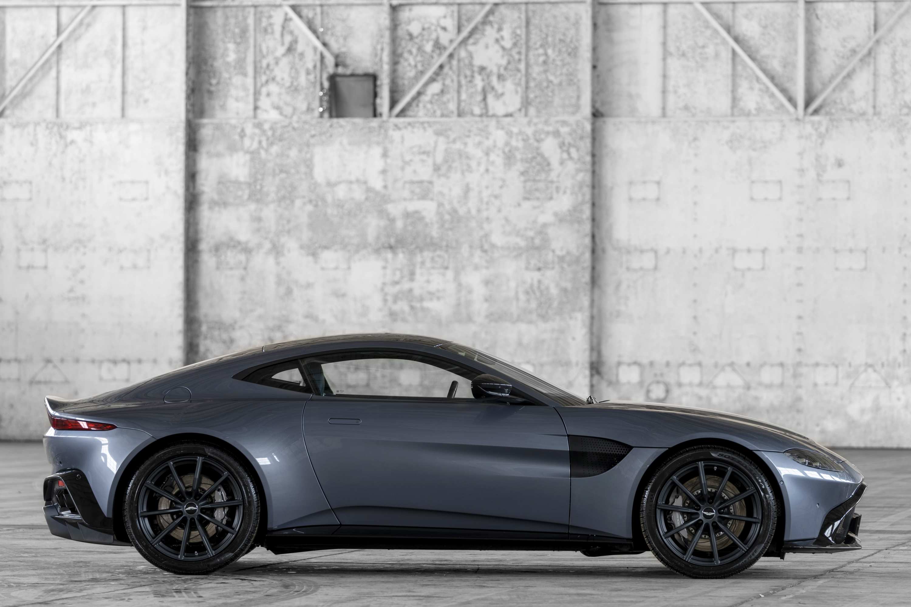 Aston Martin 9 New_Vantage