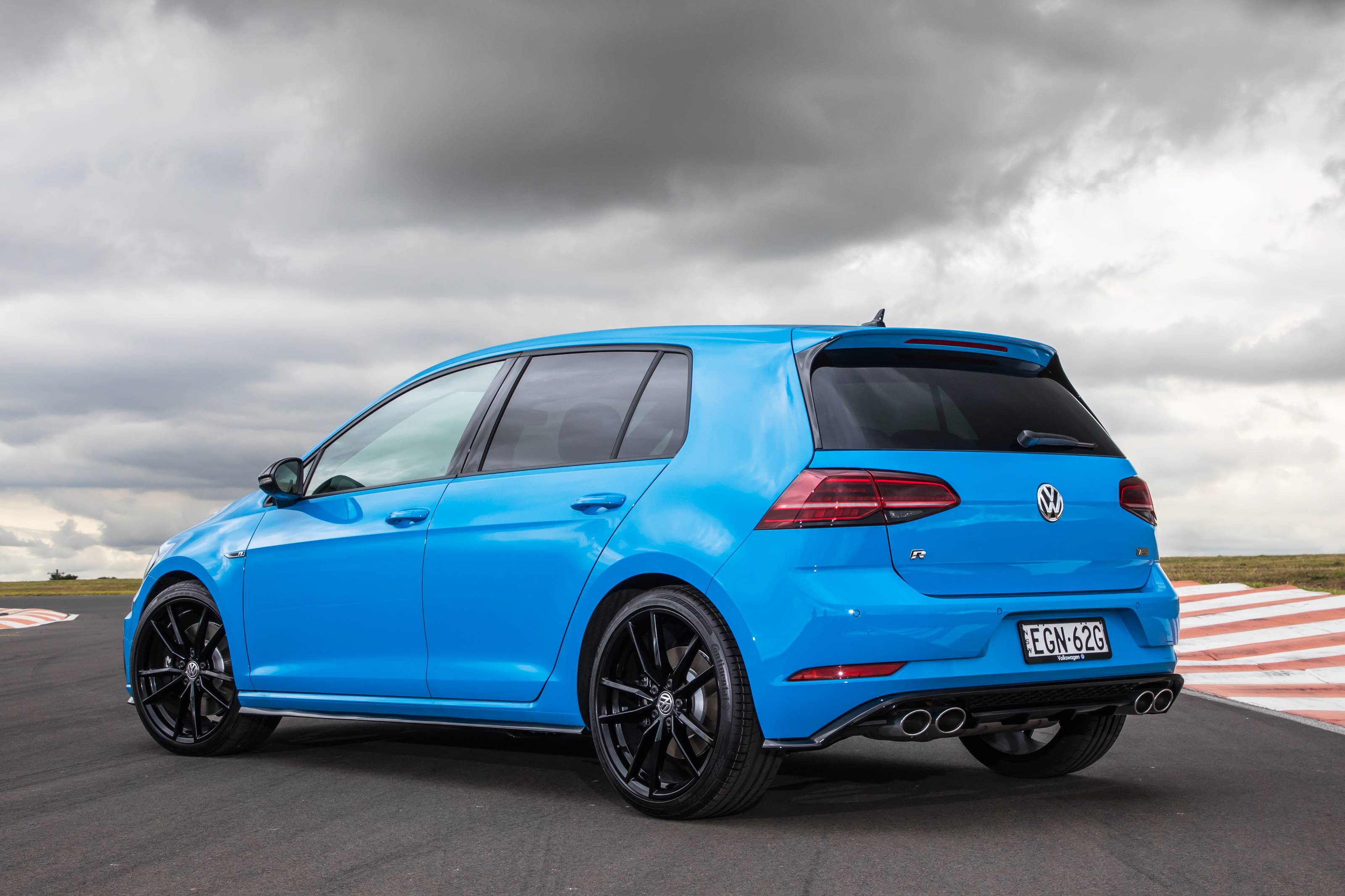 2020 Volkswagen Golf R Final Edition, available in factory hand painted custom colours: Victory Blue; Viper Green metallic (recalling the Scirocco R); and Violet Touch Pearlescent.