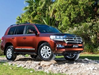 2020 Toyota LandCruiser Sahara front qtr