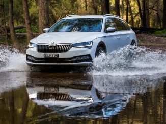 The ŠKODA Superb Scout is equipped with the latest 200kW/350Nm 2.0-litre turbo petrol engine (with petrol particulate filter) that sends power to all four wheels via a seven-speed DQ381 DSG transmission.