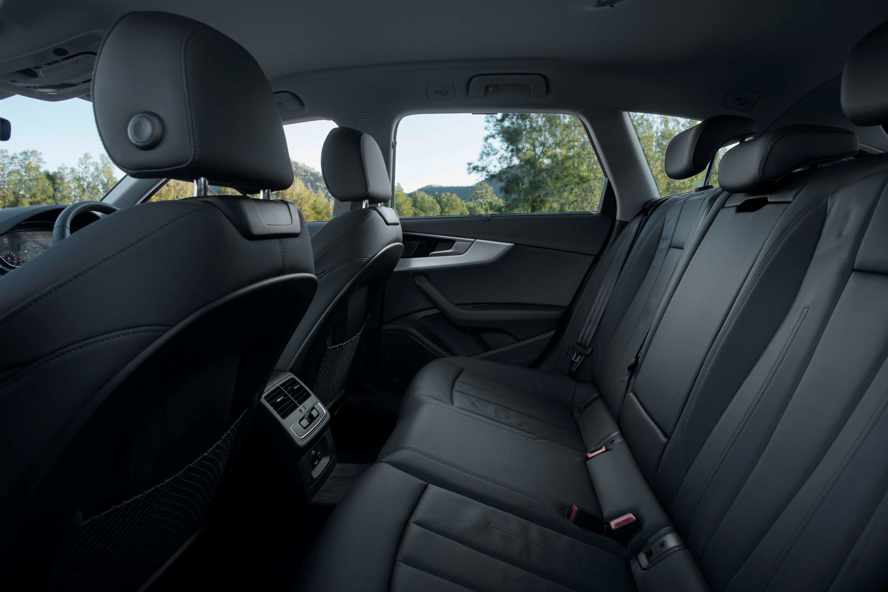 Audi A4 ALLROAD rear seats