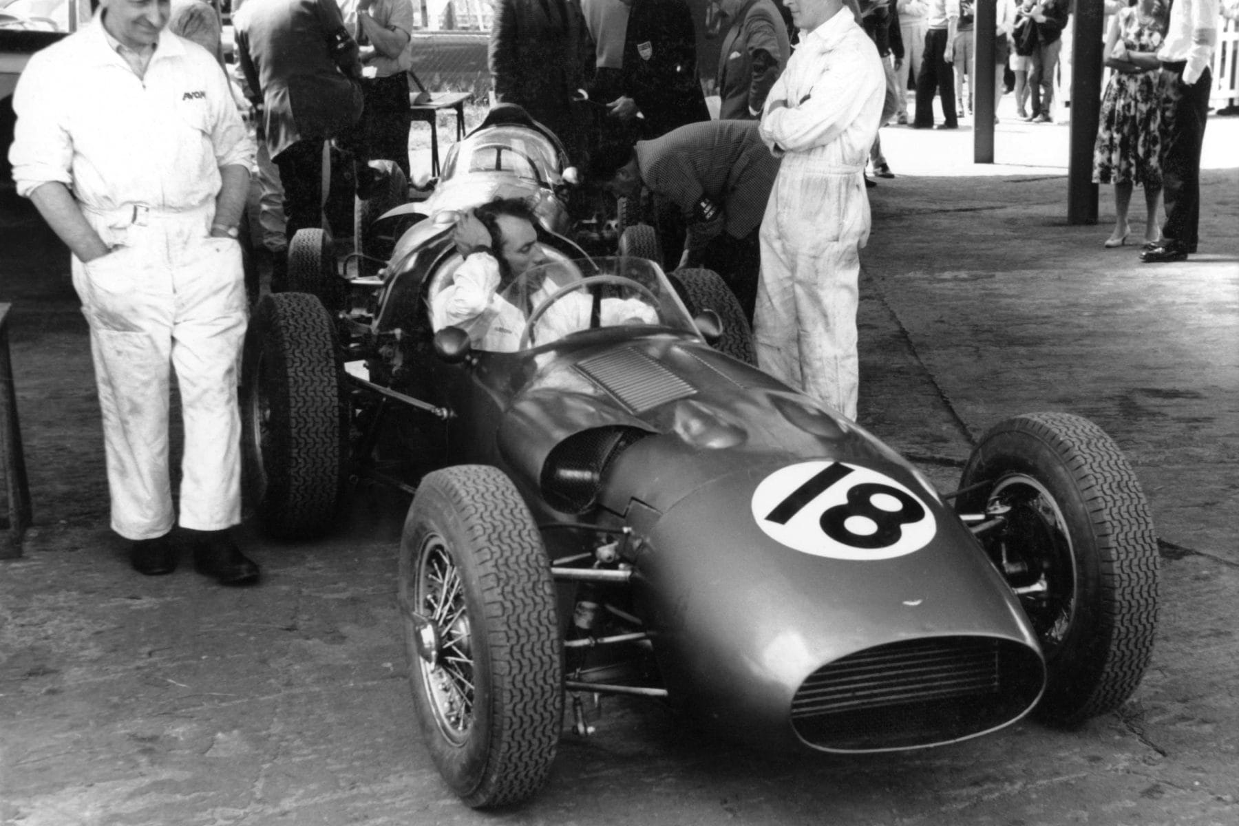 Первый автомобиль Aston Martin 1915 года