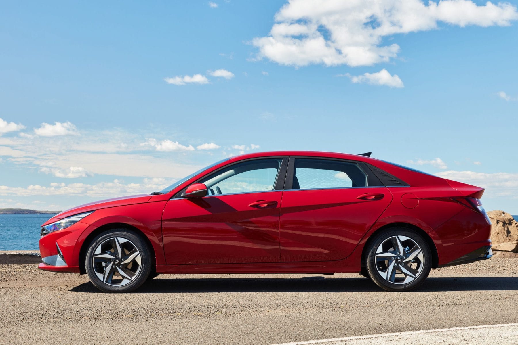 Hyundai elantra 2021. Elantra 2021. Hyundai Elantra 2021 красная. Хендай Элантра 2021 красная. Хендай Элантра 2022 года.
