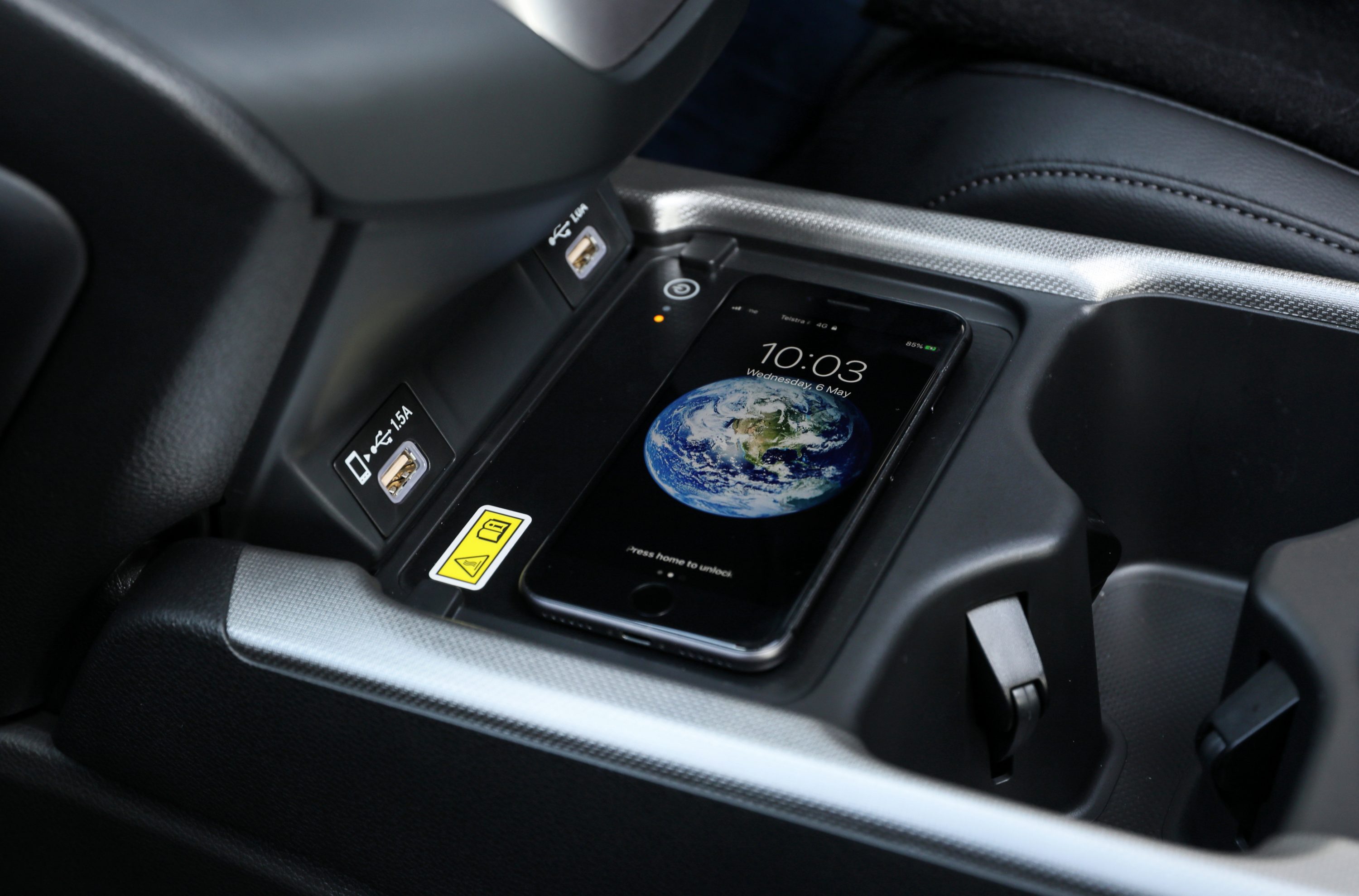 2021 Honda CR-V VTi LX AWD phone charger