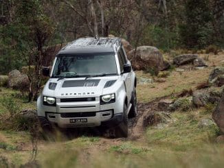 Land Rover Defender P400 S front