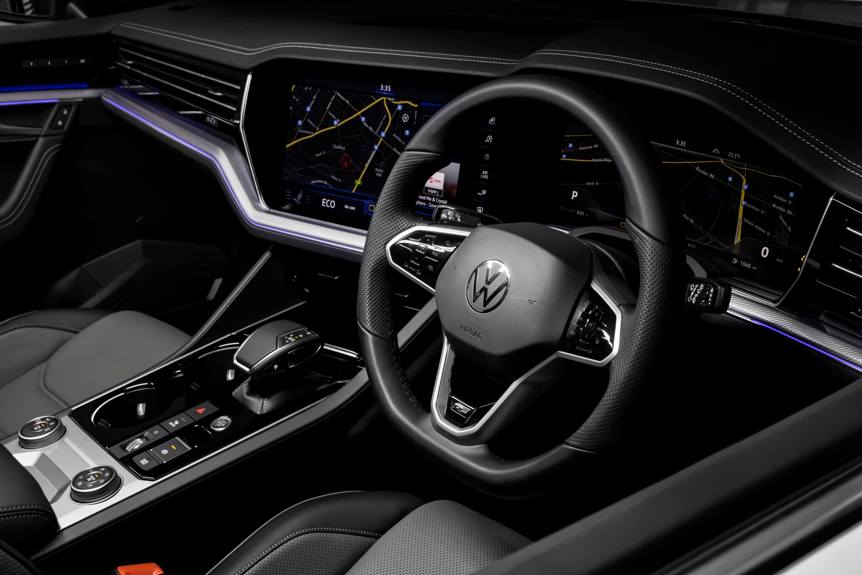 2021 Volkswagen Touareg V8 TDI R-Line interior