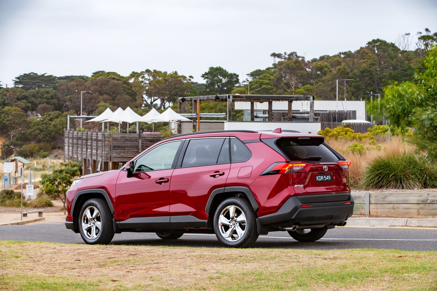 4 5 поколения. Тойота рав 4 2019. Тойота рав 4 2019 поколение 5. Тойота рав 4 2019 дизель. Toyota rav4 2019 крыша.