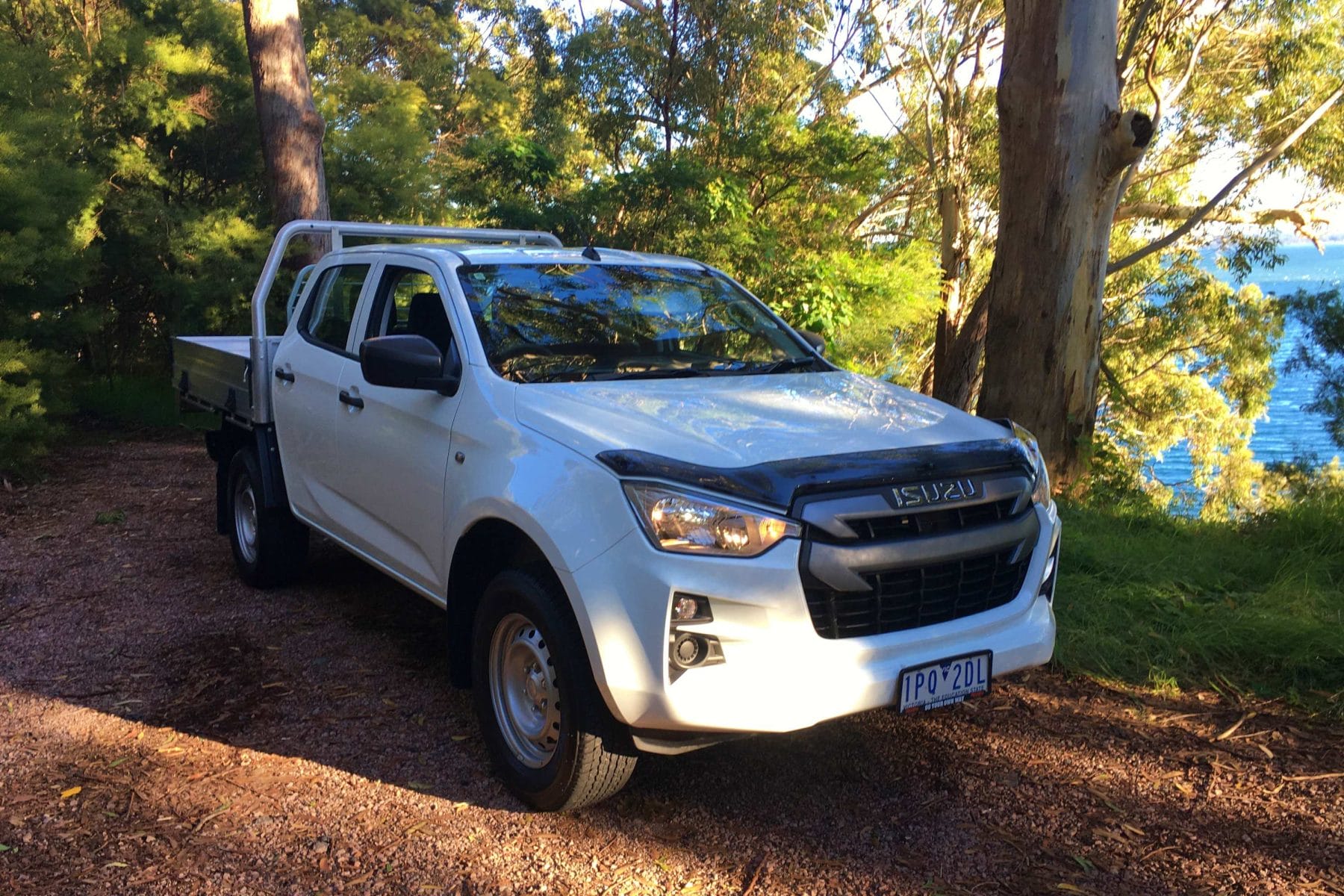sacerdote-consumo-integraci-n-autoradio-isuzu-d-max-final-comercial-tugurio