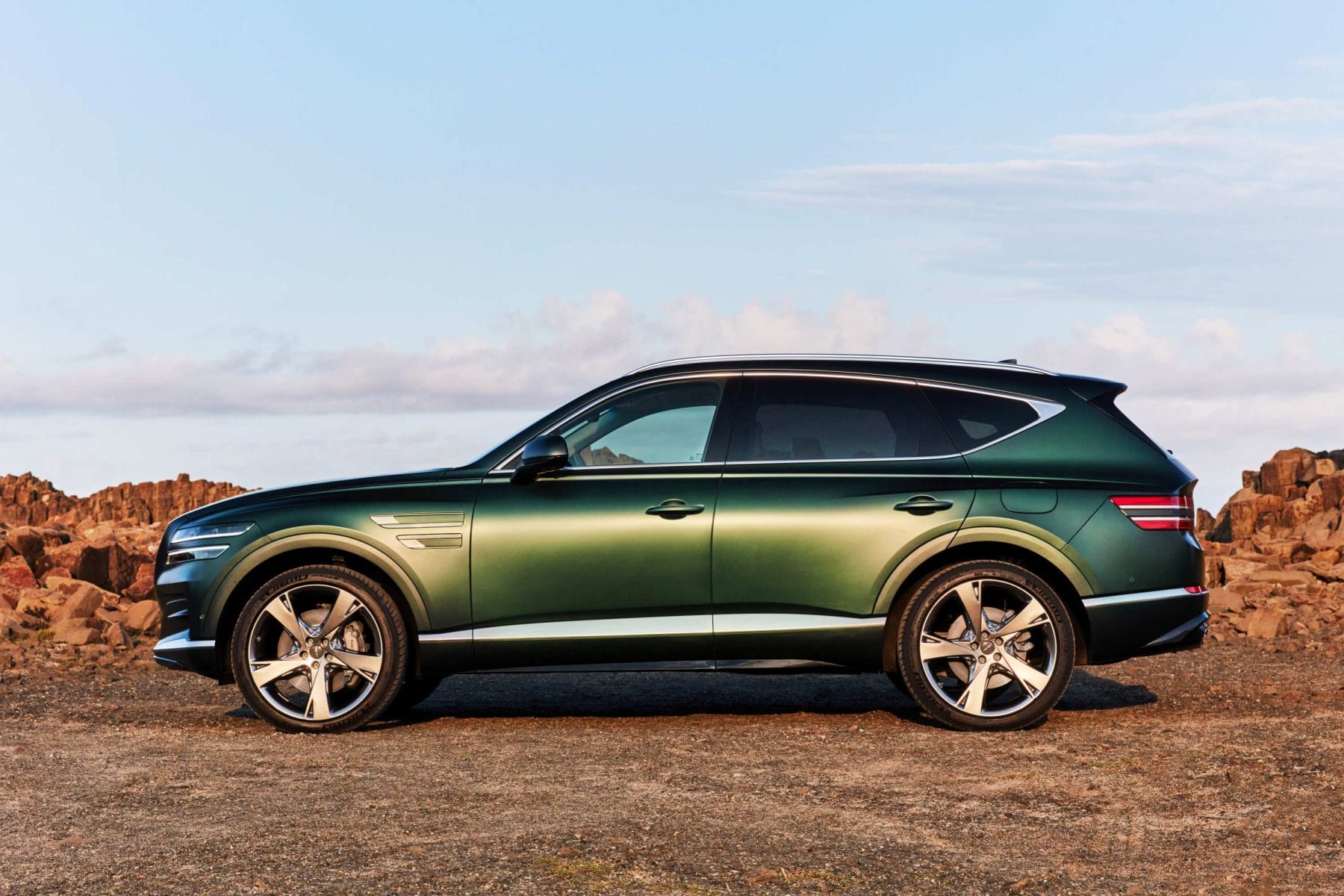 Genesis gv80 зеленый