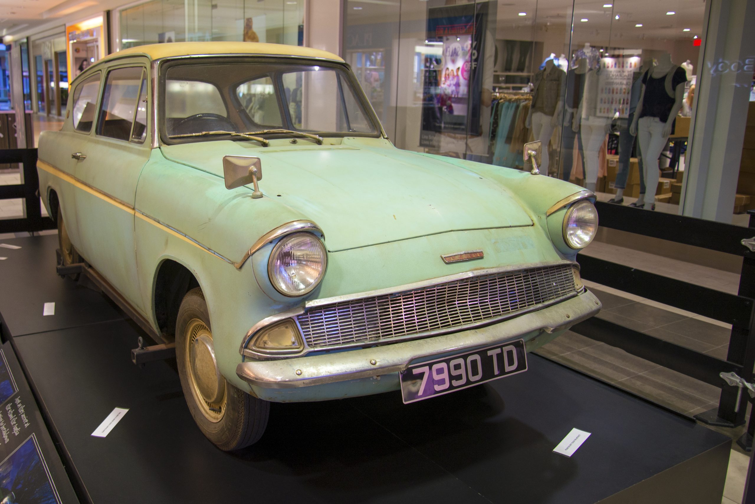 Edmonton,,Ab,,Canada-march,14,,2014:,The,Flying,Ford,Anglia,Used