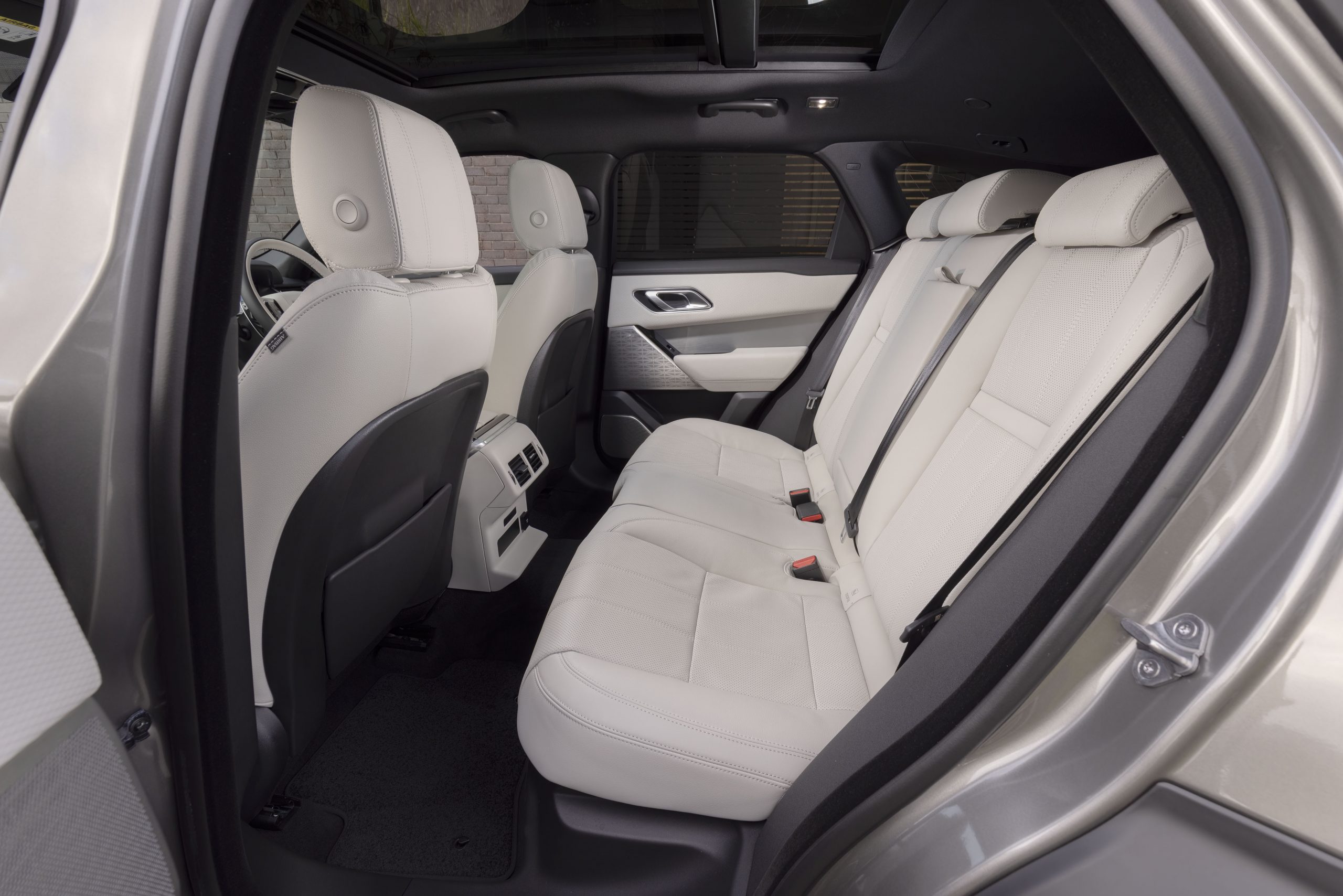 Range Rover Velar R-Dynamic SE D200 rear seats