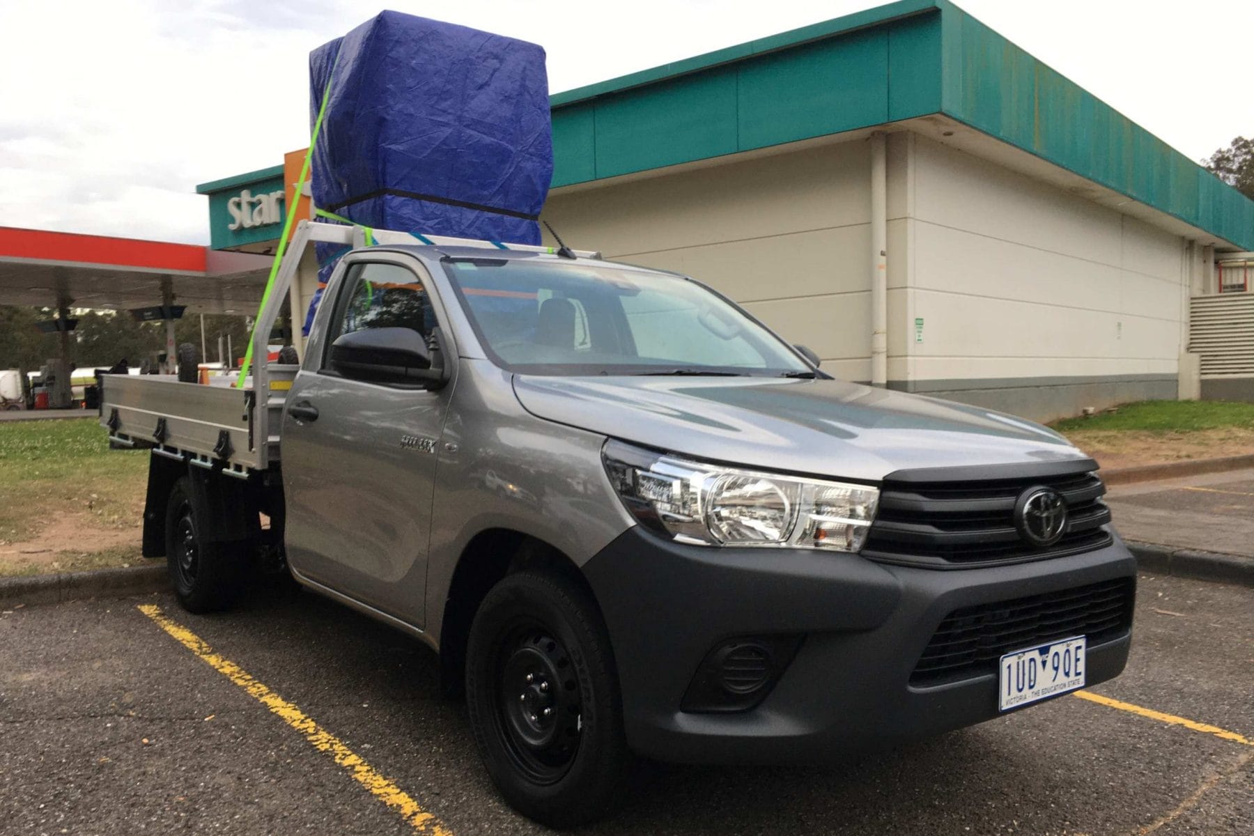 Hilux single cab shop tray size