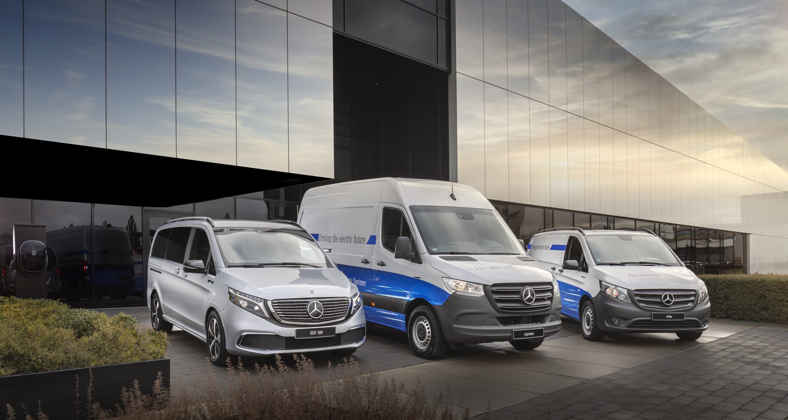 Mercedes-Benz EQV (combined electrical consumption: 26.4-26.3 kWh/100 km; combined CO2 emissions: 0 g/km), eSprinter, eVito;Combined electrical consumption: 26.4-26.3 kWh/100 km; combined CO2 emissions: 0 g/km*
